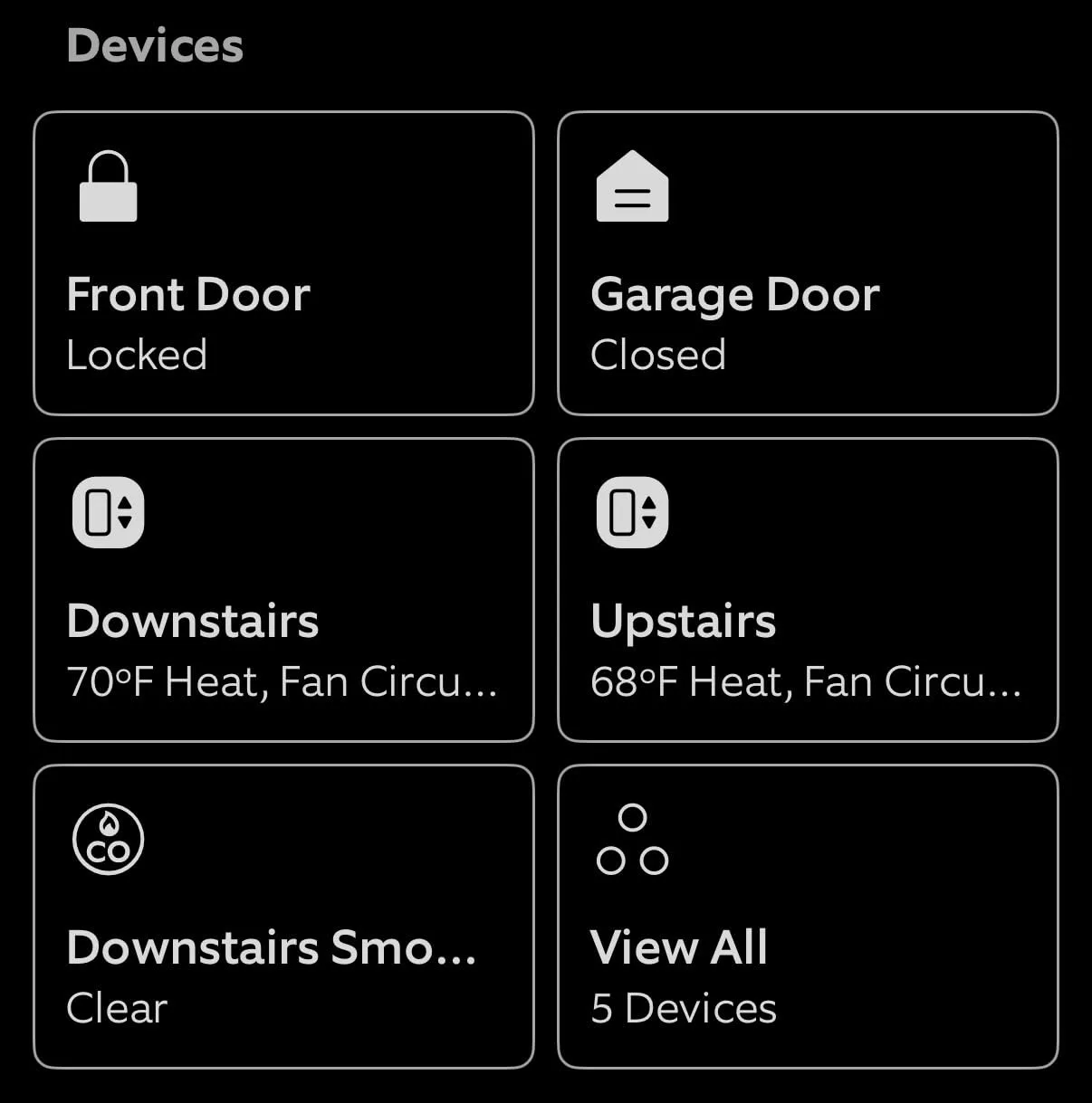 Customer photo of smart smoke alarm mounted on ceiling with mobile app display